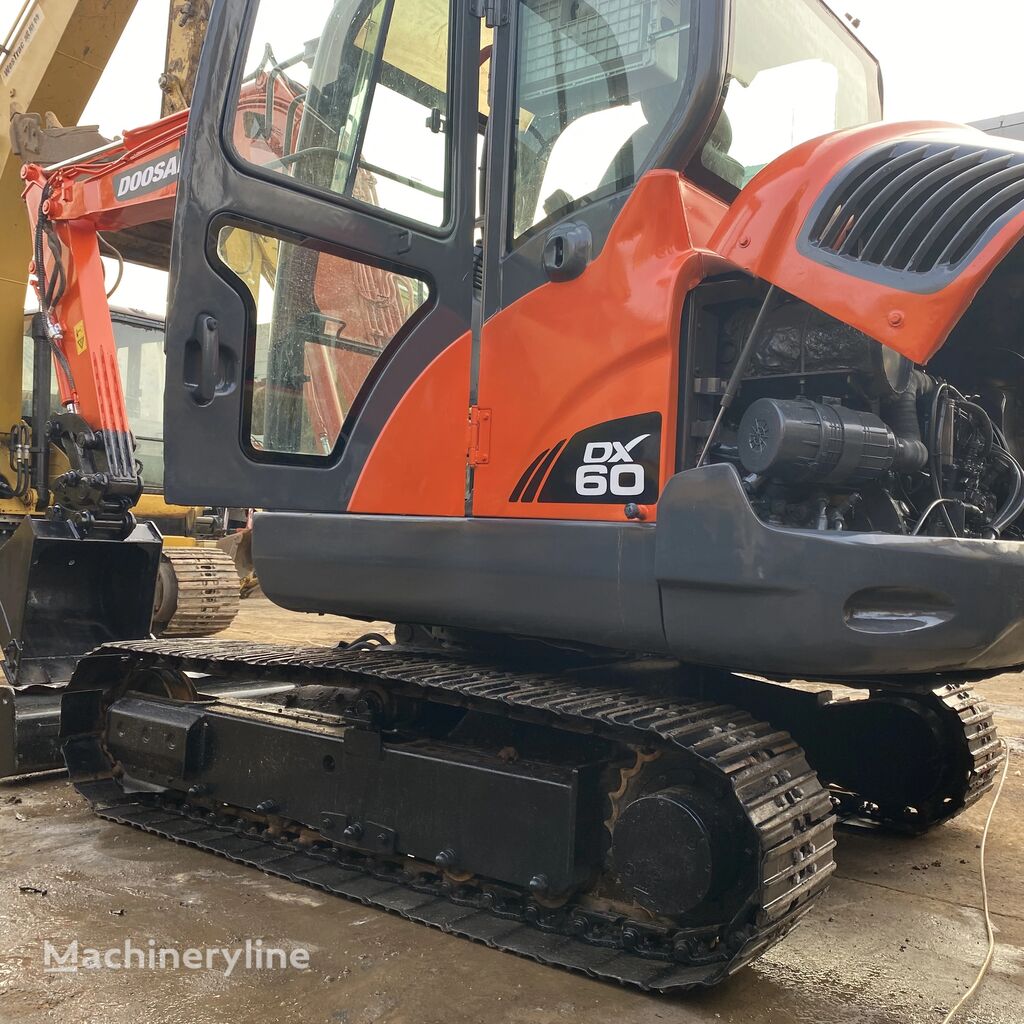 pelle sur chenilles Doosan DX60 neuve