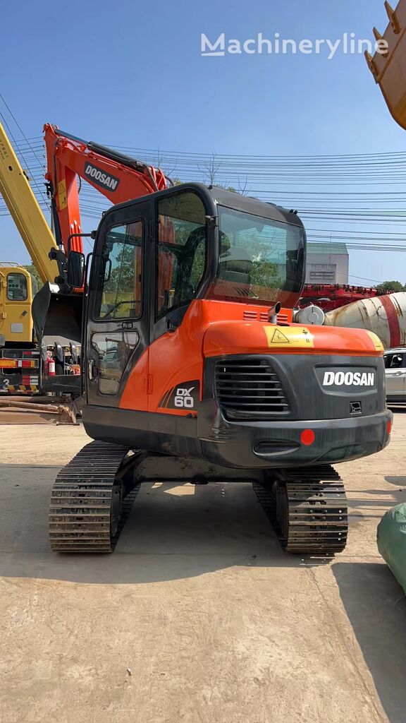 Doosan DX60 excavadora de cadenas