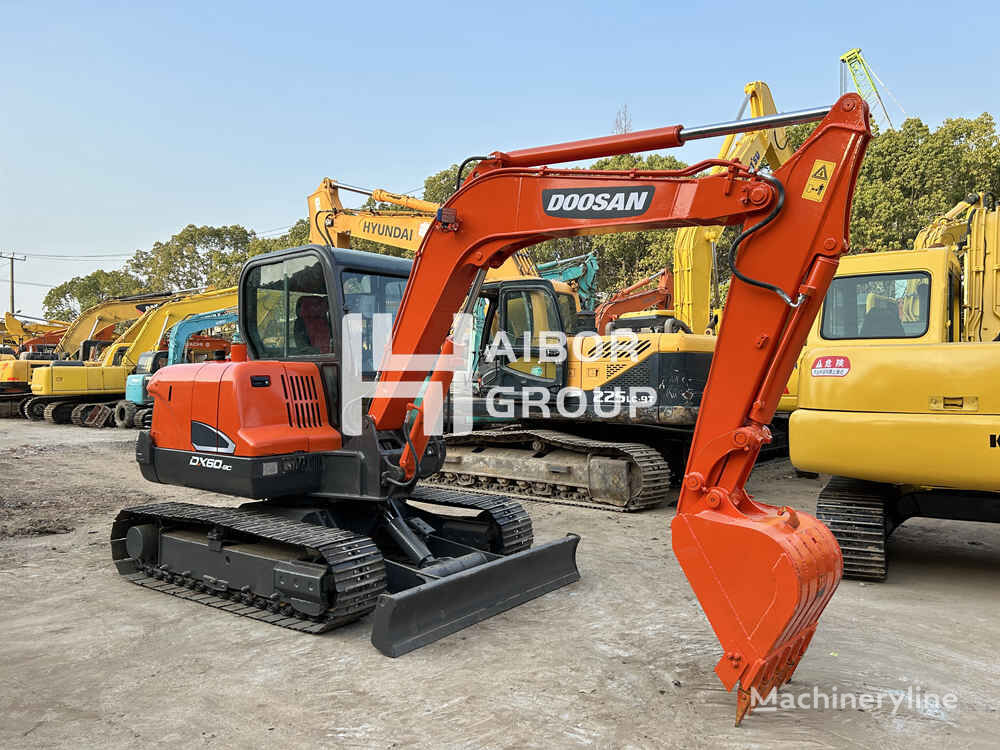 Doosan DX60 DH60 60 tracked excavator