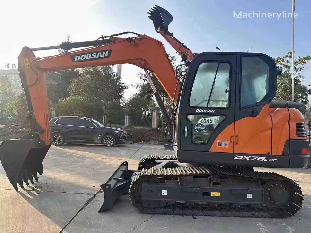 pelle sur chenilles Doosan DX75