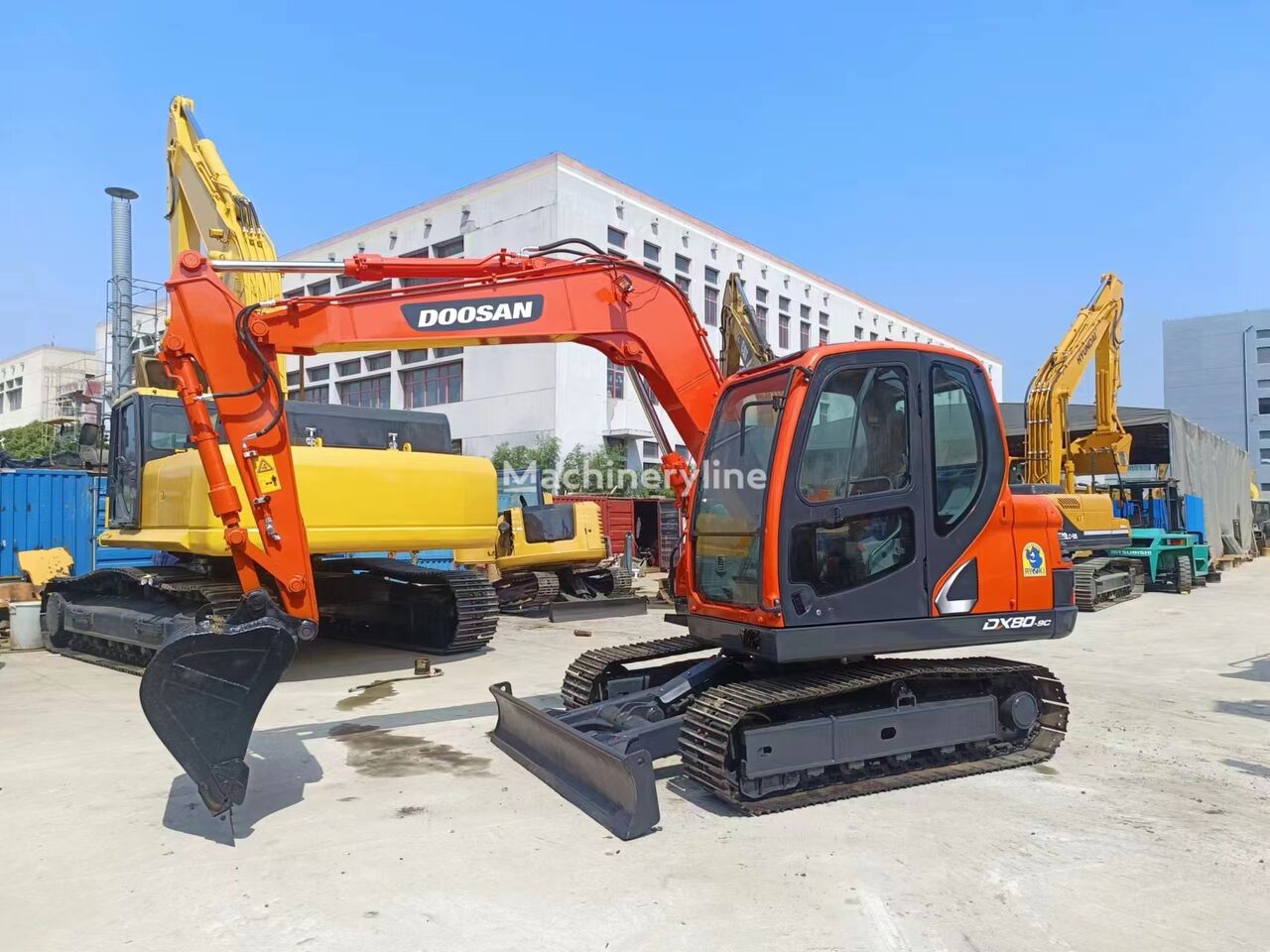 pelle sur chenilles Doosan DX80