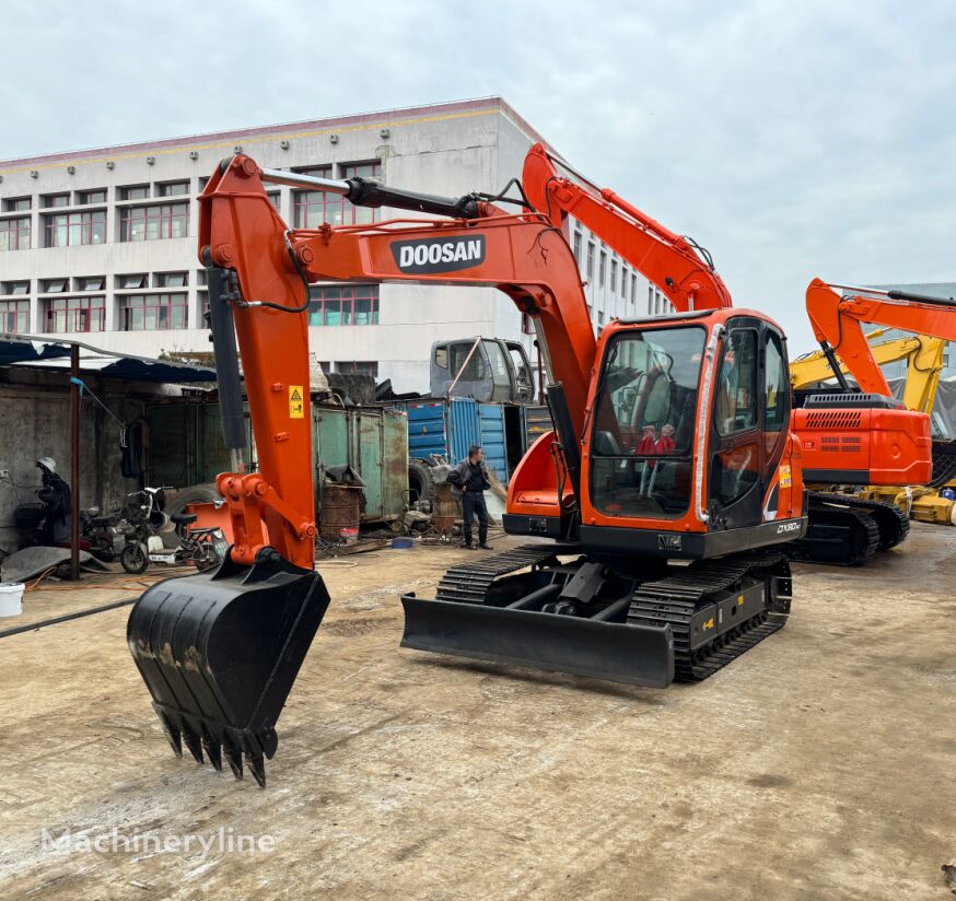 гусеничный экскаватор Doosan DX80