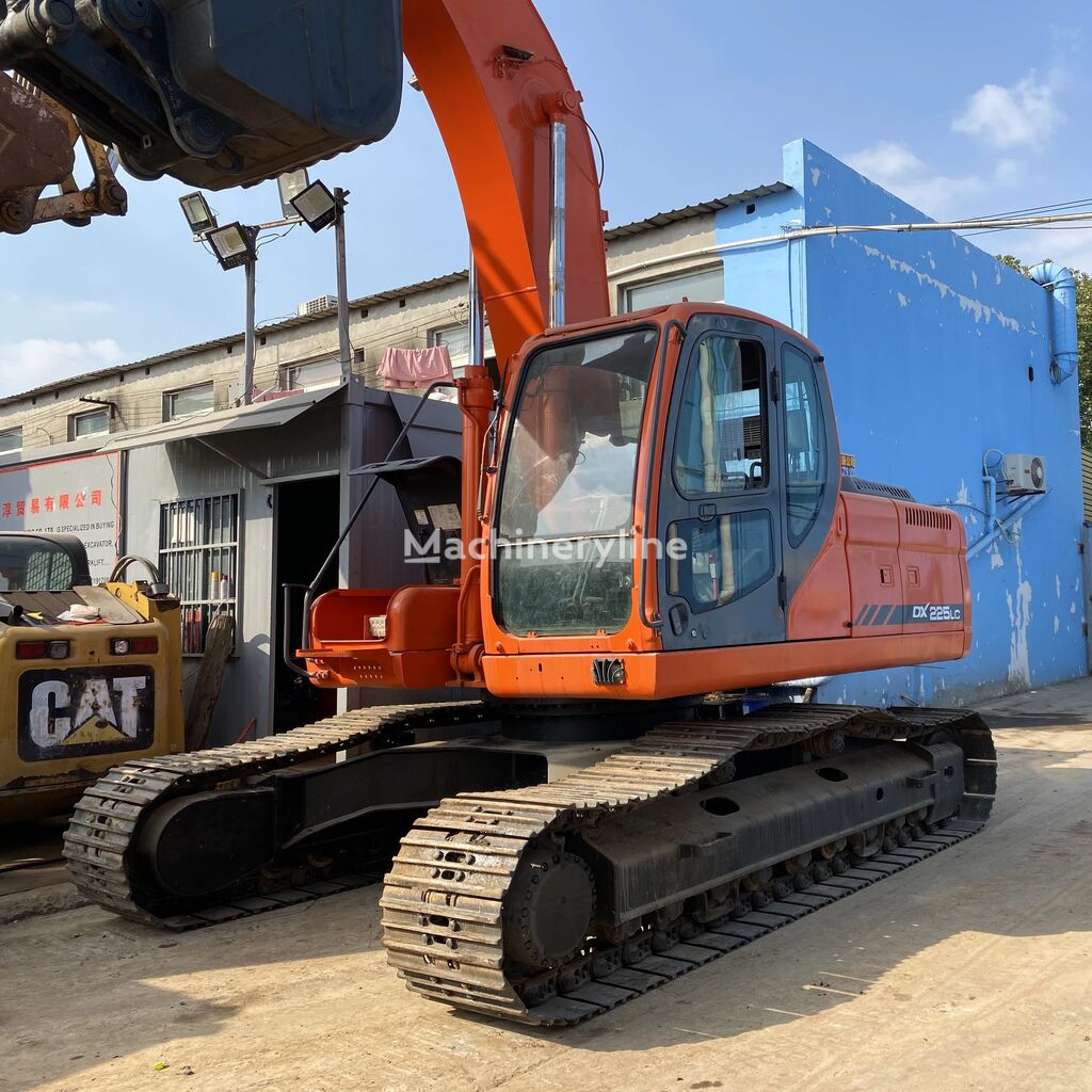 novi Doosan Dx225LC bager gusjeničar