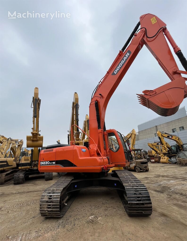 новий гусеничний екскаватор Doosan dx220lc-9e