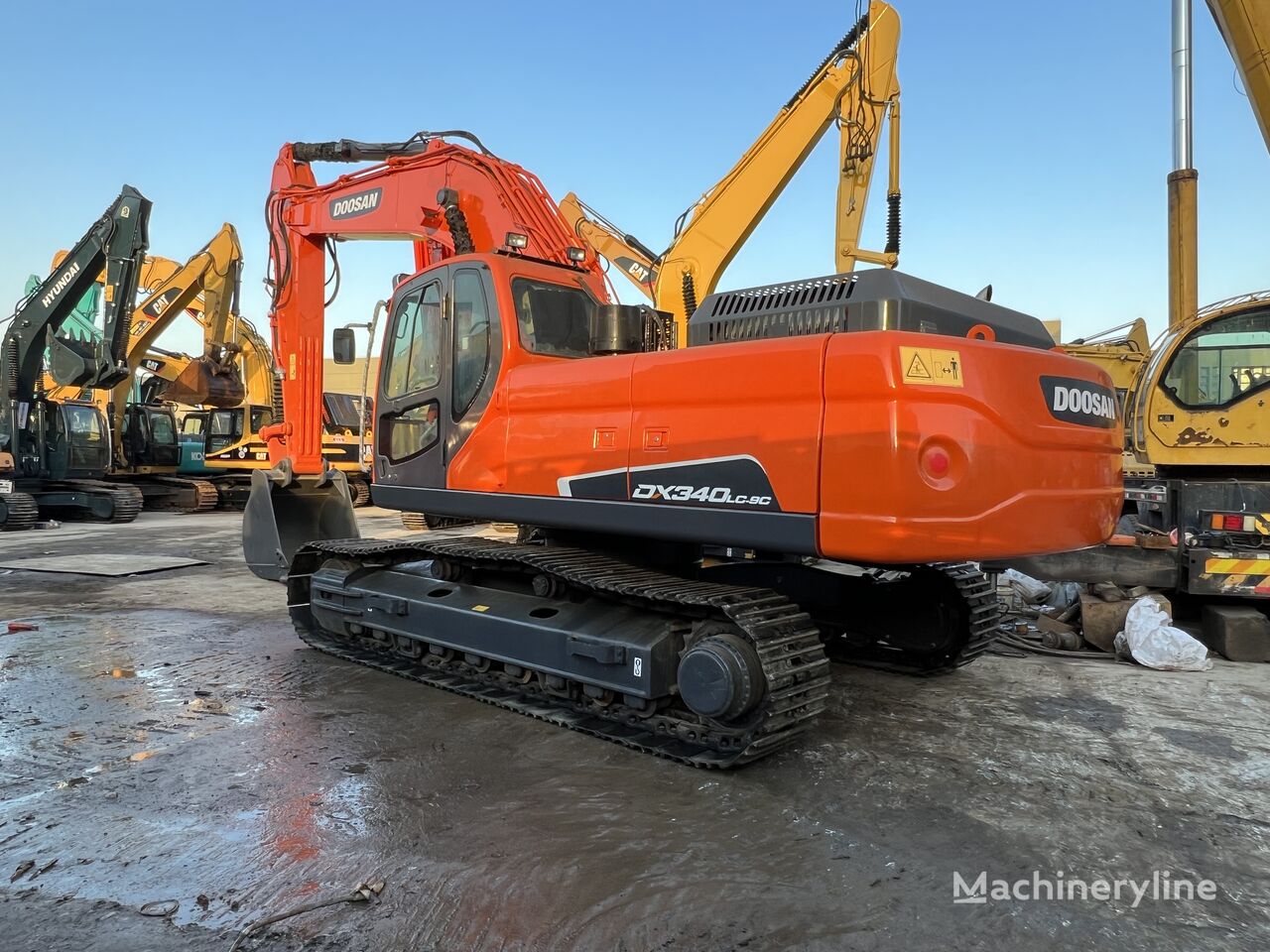 Doosan dx340 tracked excavator