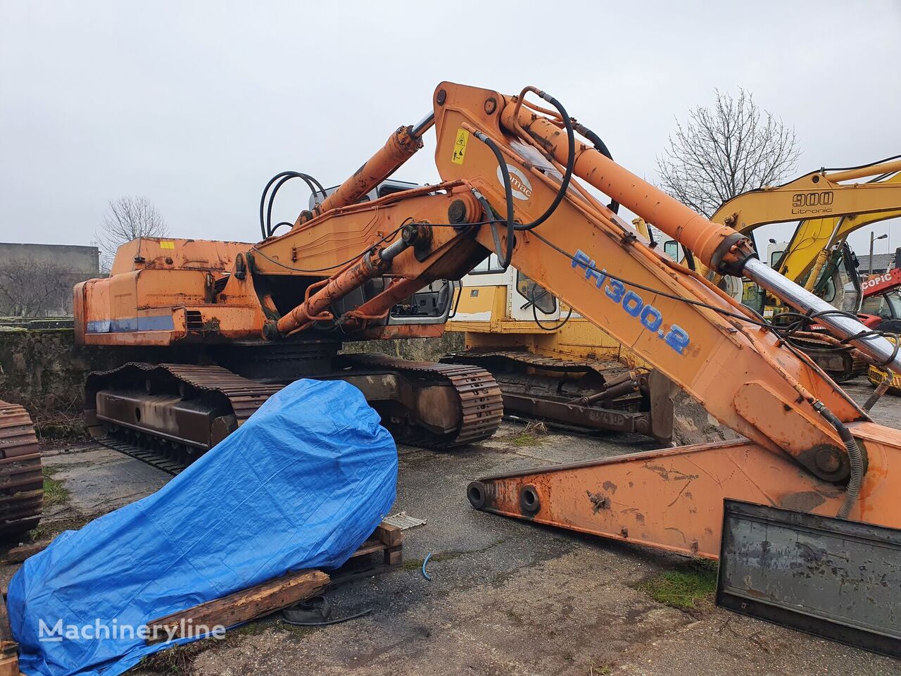 Fiat-Hitachi FH300 dezmembrez rupsgraafmachine voor onderdelen