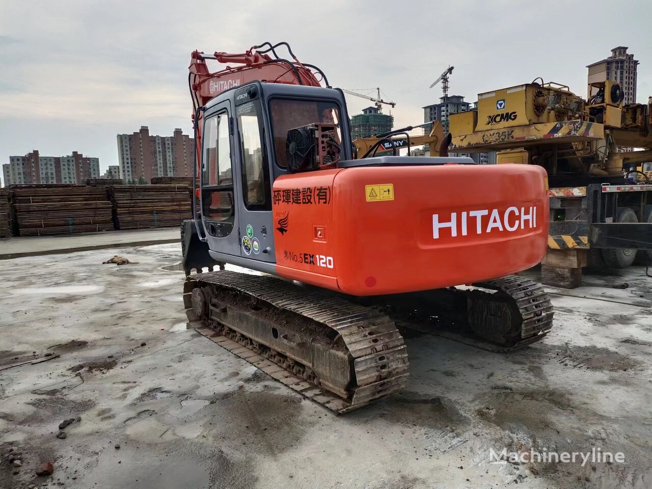 Hitachi EX120 tracked excavator