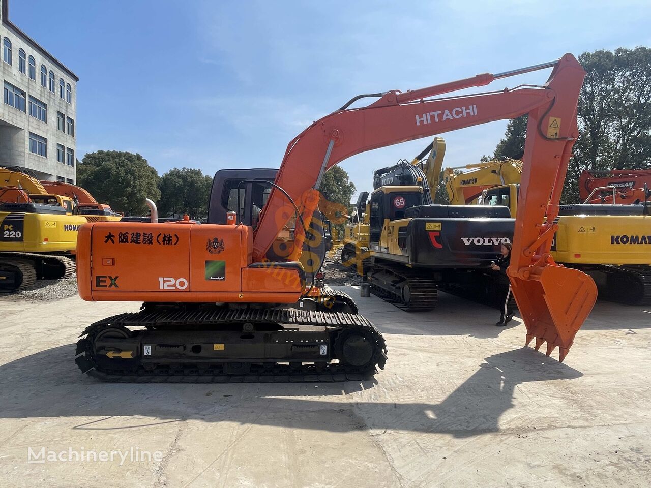 Hitachi EX120 tracked excavator