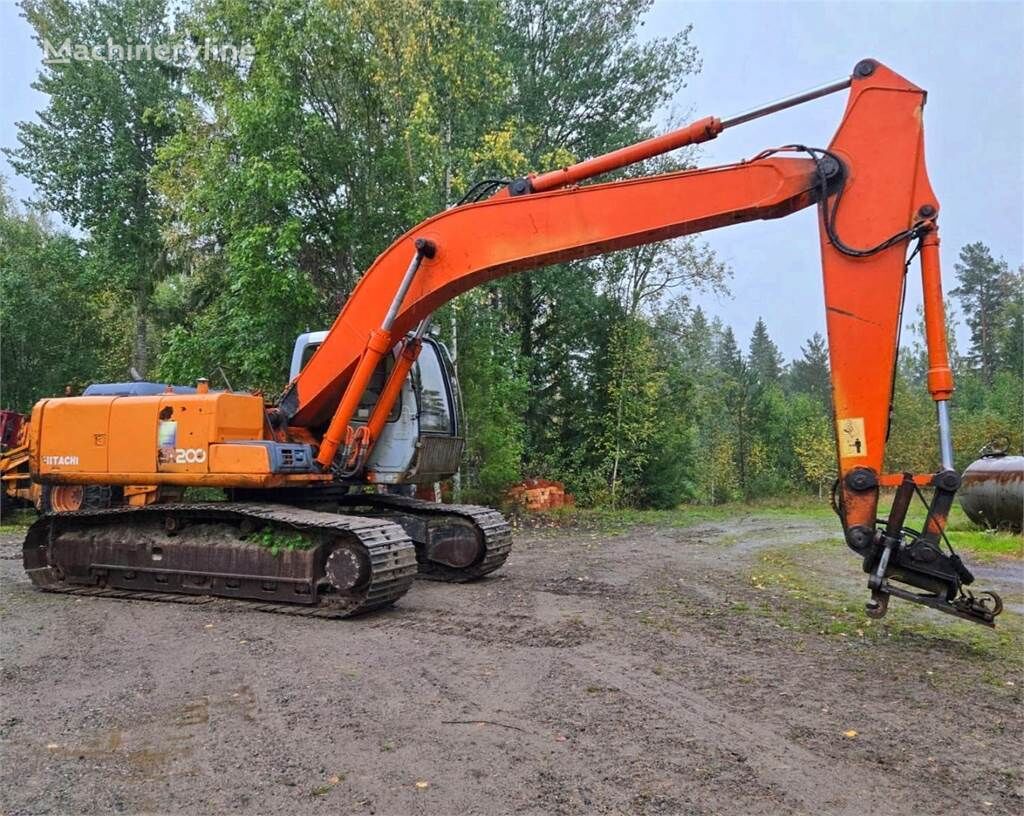 Hitachi EX200 tracked excavator