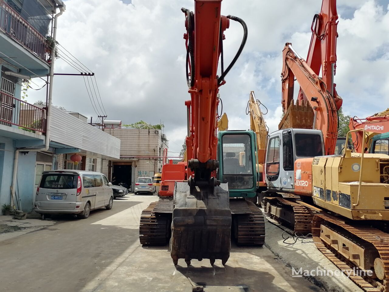 Hitachi EX200-3 tracked excavator