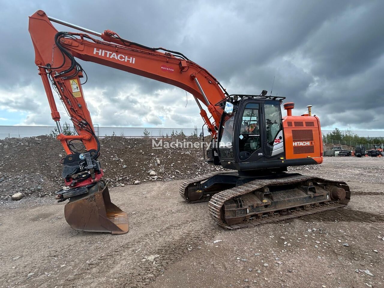 حفارة مجنزرة Hitachi ZX 225 USRL-5 metsämalli