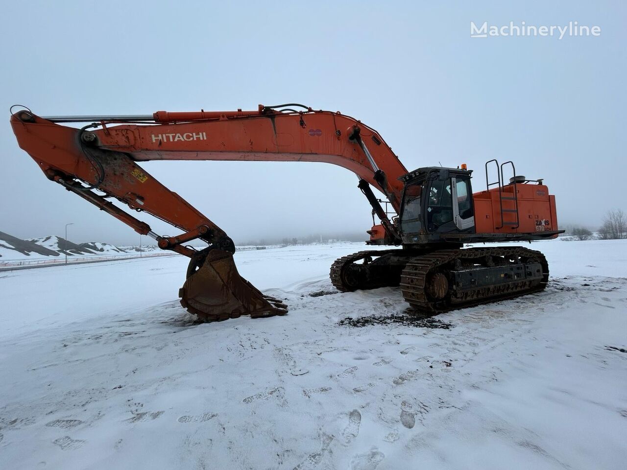 excavator dengan track Hitachi ZX 670 LCH-3