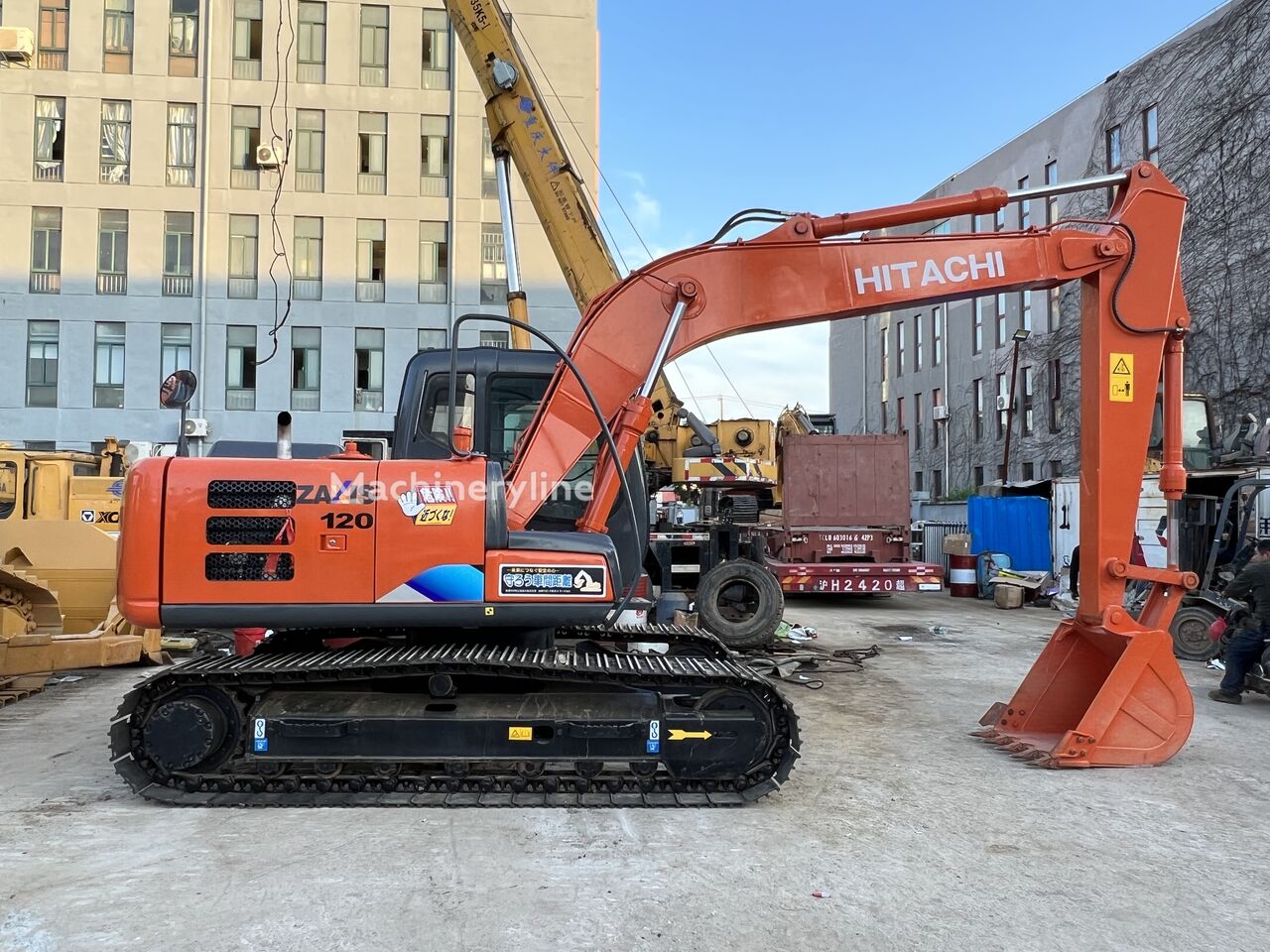Pelle sur chenilles Hitachi ZX120 à vendre | Machineryline BJ Pelle sur chenilles Hitachi ZX120 - Machineryline