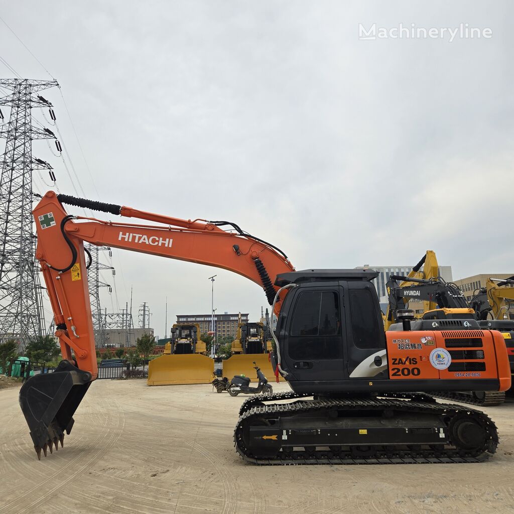 حفارة مجنزرة Hitachi ZX200