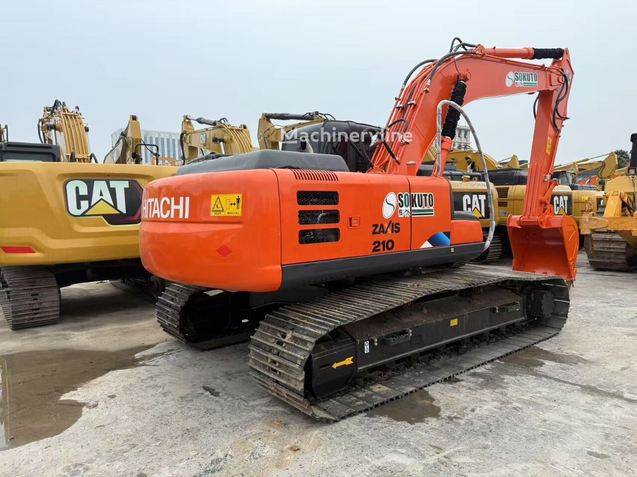 Гусеничный экскаватор Hitachi ZX210 - Machineryline