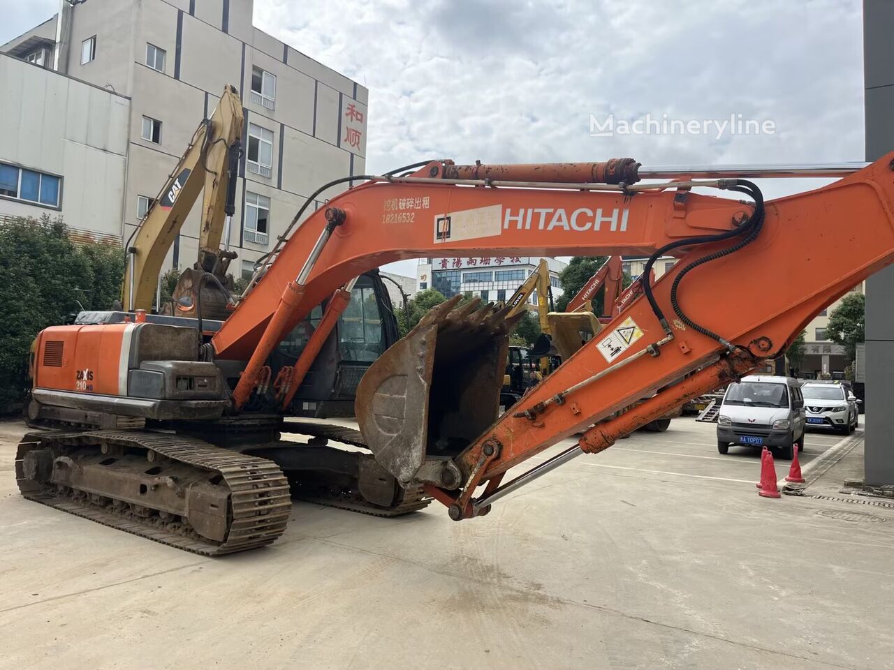 Hitachi ZX210 tracked excavator - Machineryline