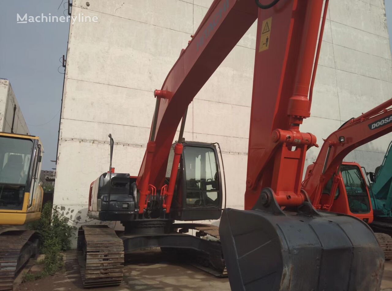 excavator dengan track Hitachi ZX210-3 ZX210