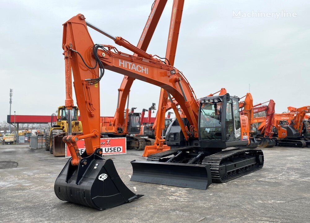 Гусеничный экскаватор Hitachi ZX225 USBLC - Machineryline