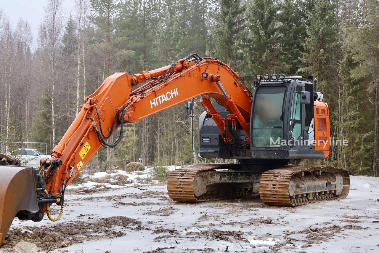 Hitachi ZX225USLC-5B bager guseničar