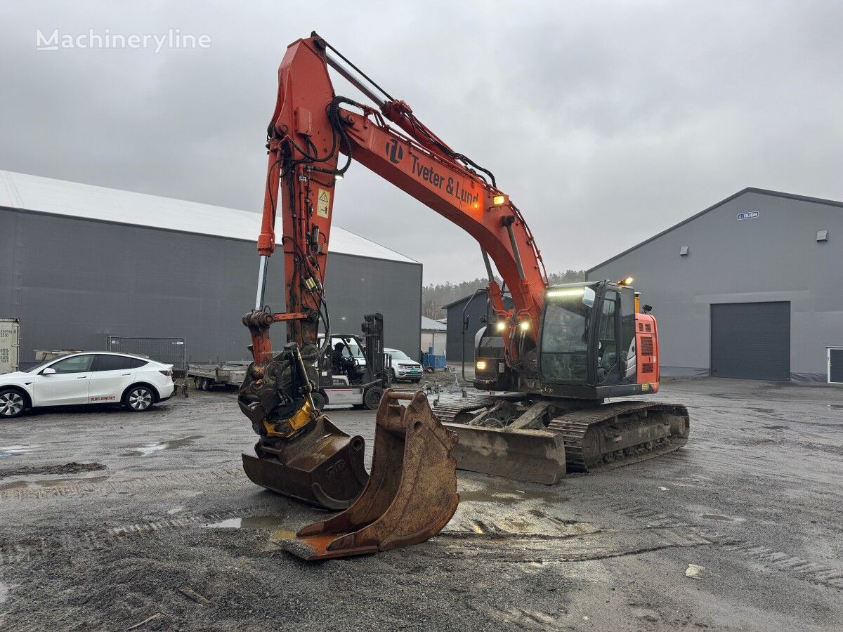 Hitachi ZX225USLC-5B Beltegraver - Gravemaskin - Tiltrotator - 2 Skuffer