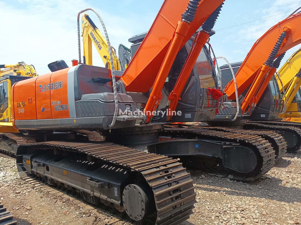 máy đào bánh xích Hitachi ZX240