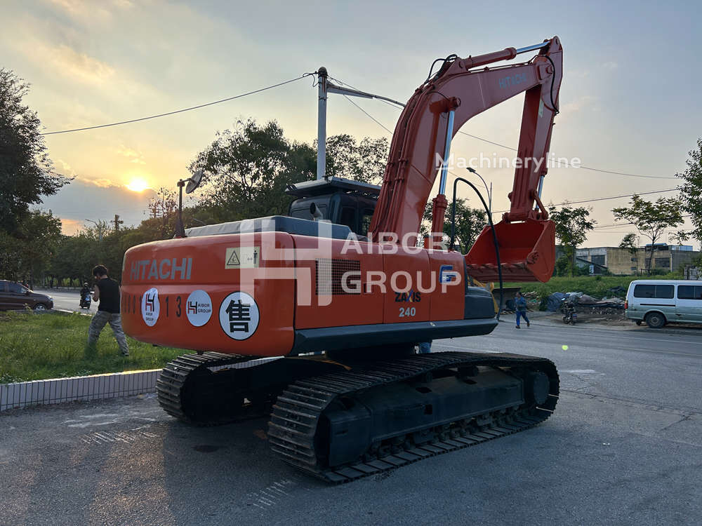 Hitachi ZX240-3G excavadora de cadenas - Machineryline
