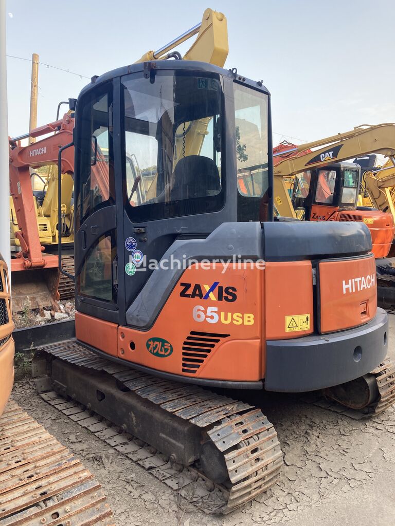 حفارة مجنزرة Hitachi ZX65