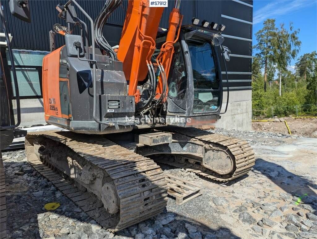 حفارة مجنزرة Hitachi Zaxis 225 USLC