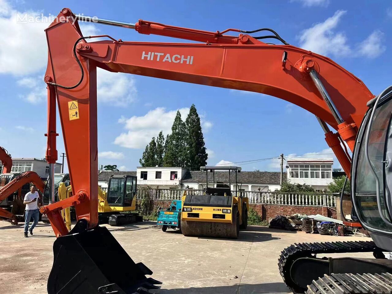 верижен багер Hitachi zx200