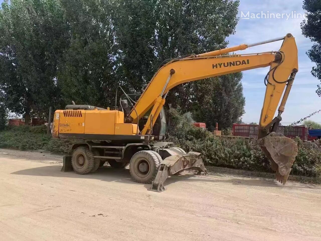 Hyundai 210-7 tracked excavator