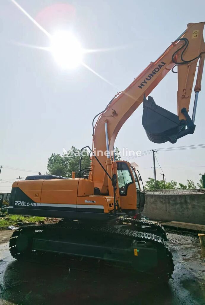 Hyundai 220LC-9S tracked excavator