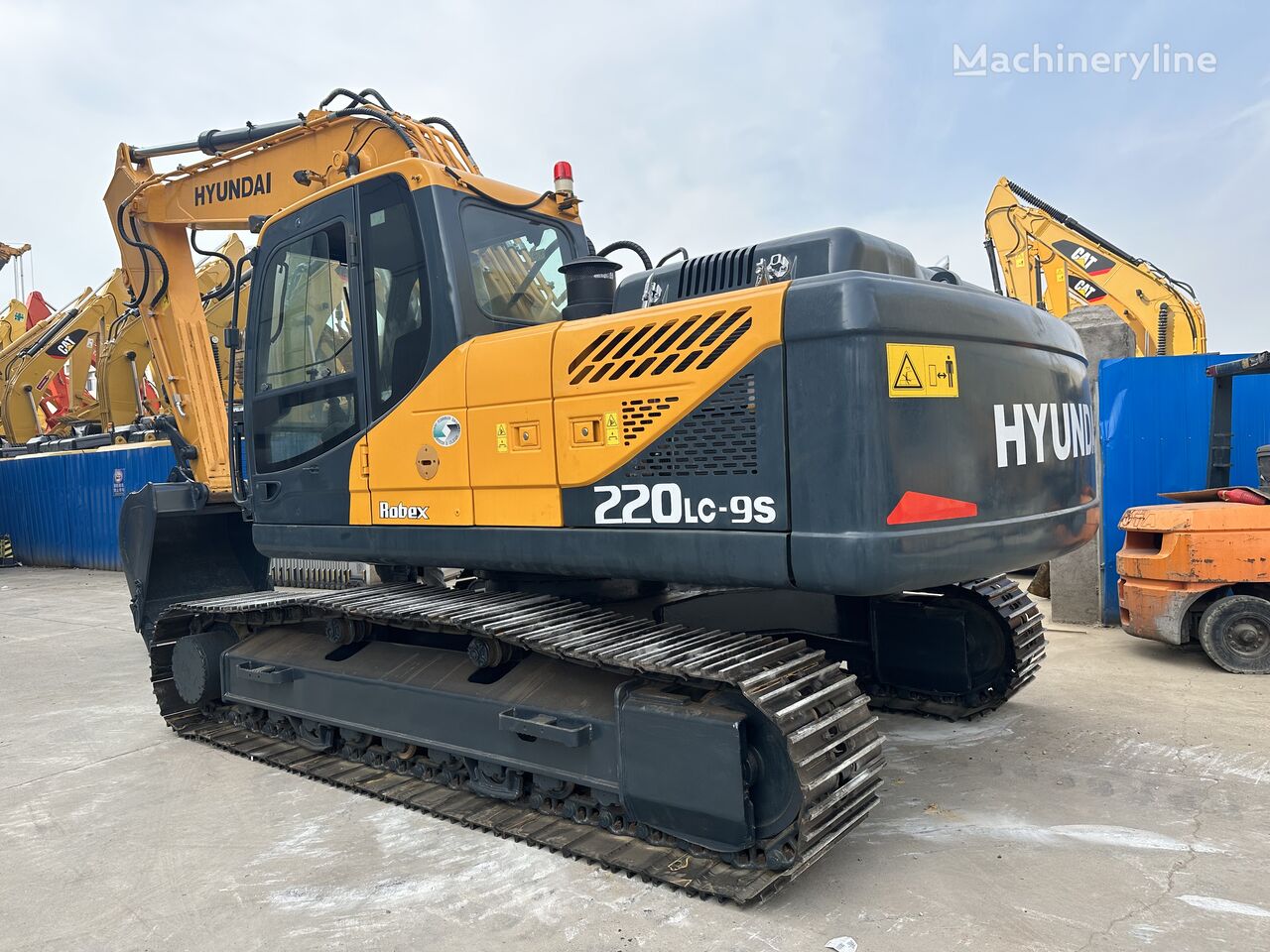 Hyundai 220LC-9S tracked excavator