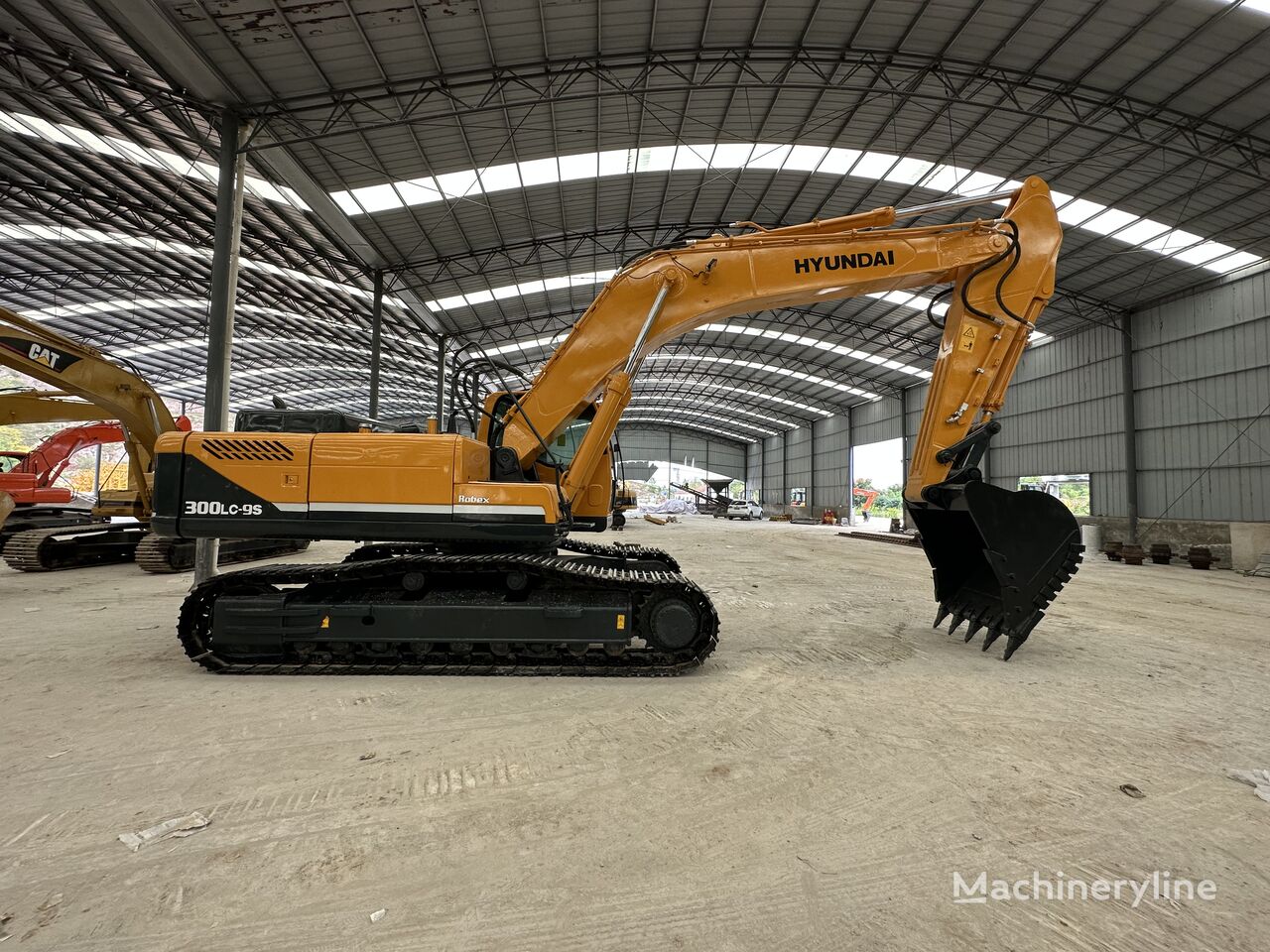 Hyundai 300-9S tracked excavator