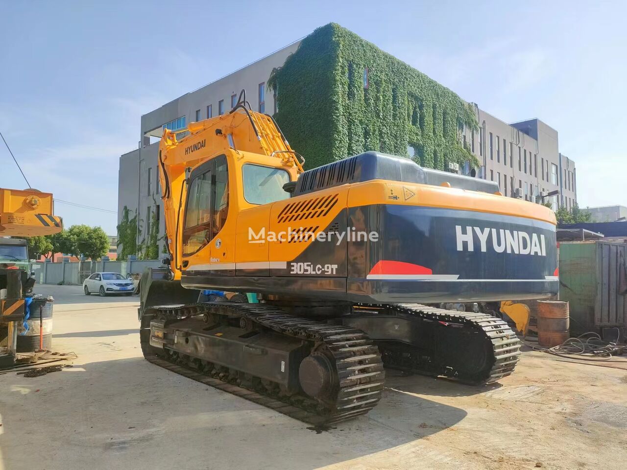 Hyundai 305LC-9T tracked excavator