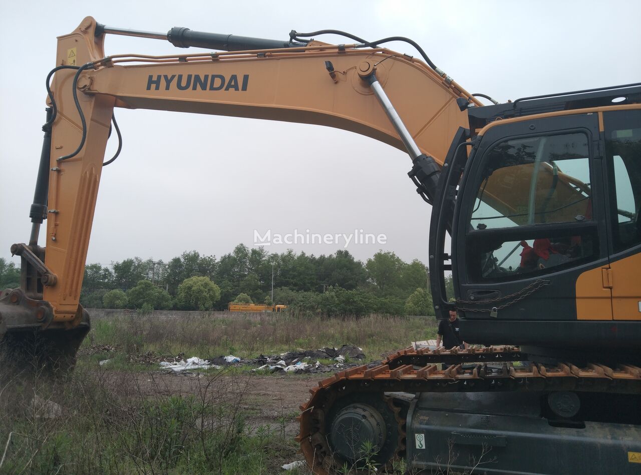 Hyundai 520 tracked excavator