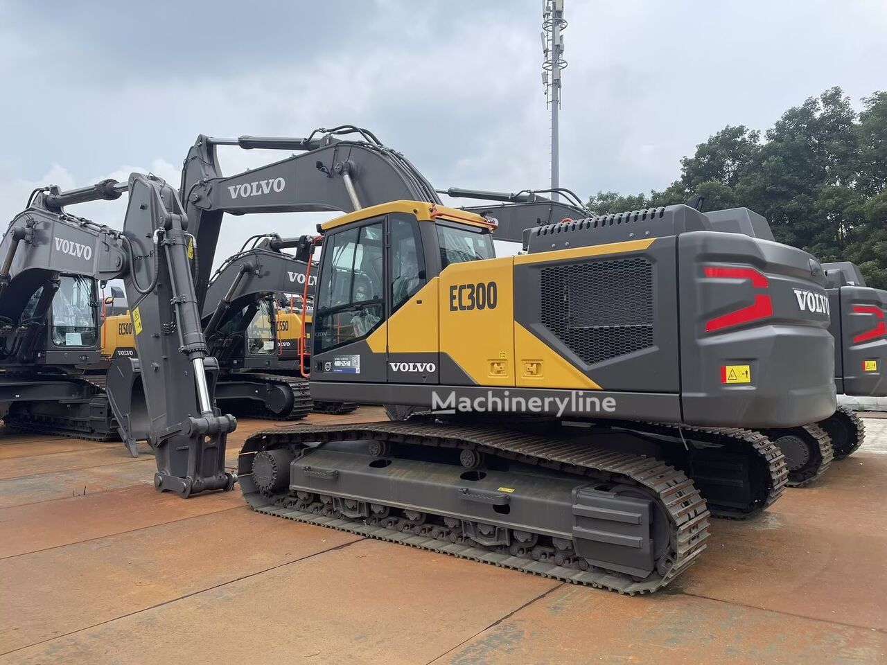 Hyundai EC300DL tracked excavator for sale | Machineryline UG New Hyundai EC300DL tracked excavator - Machineryline