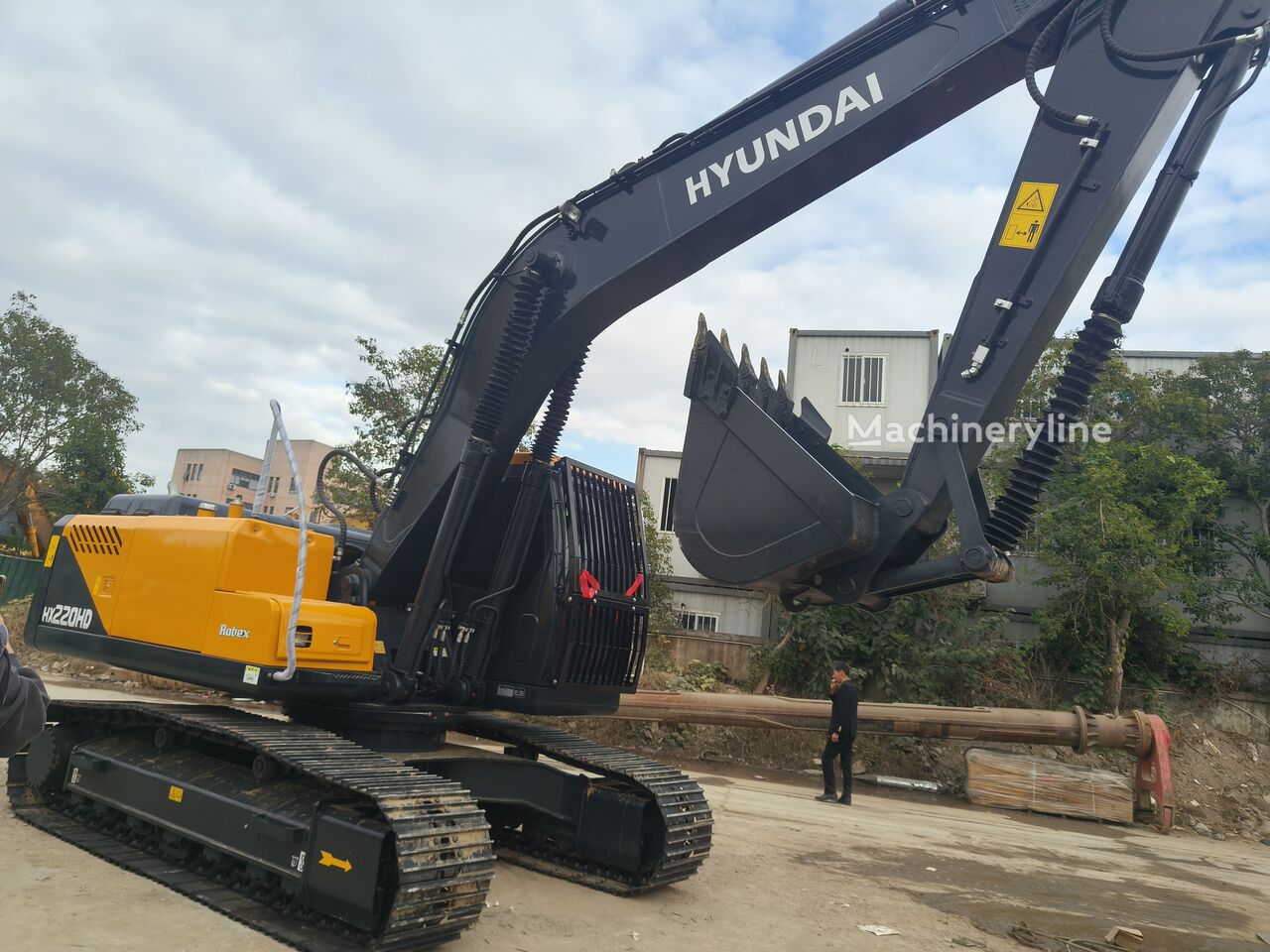 Hyundai HX220HD tracked excavator - Machineryline