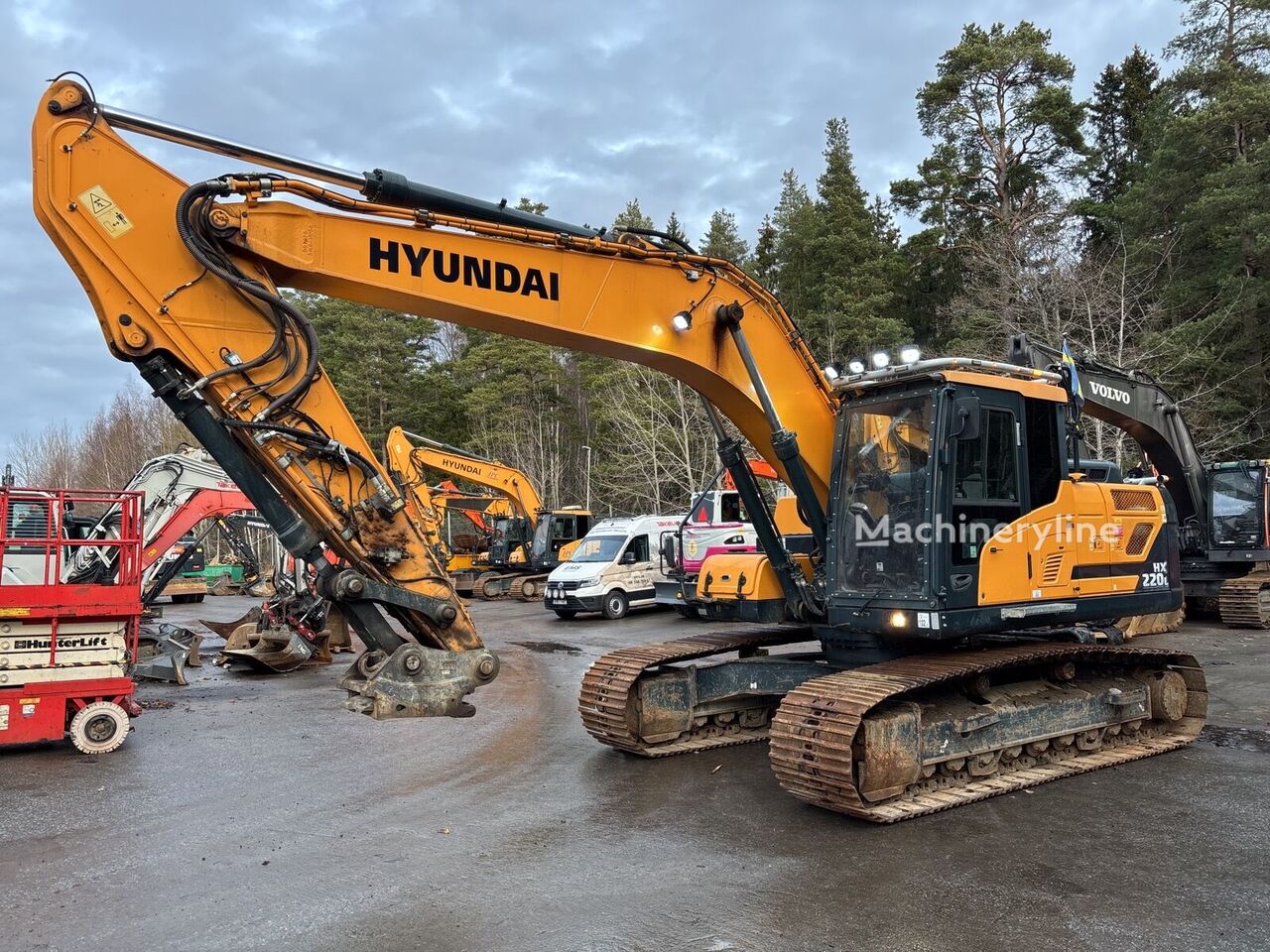 Hyundai HX220L -2017 säljes via auktion excavadora de cadenas