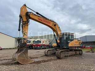 Hyundai HX300 NL with a bucket excavadora de cadenas