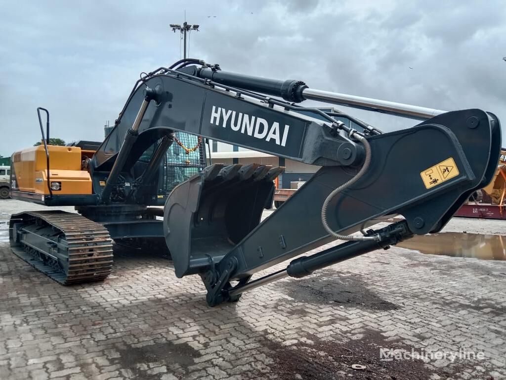 new Hyundai R 210 tracked excavator