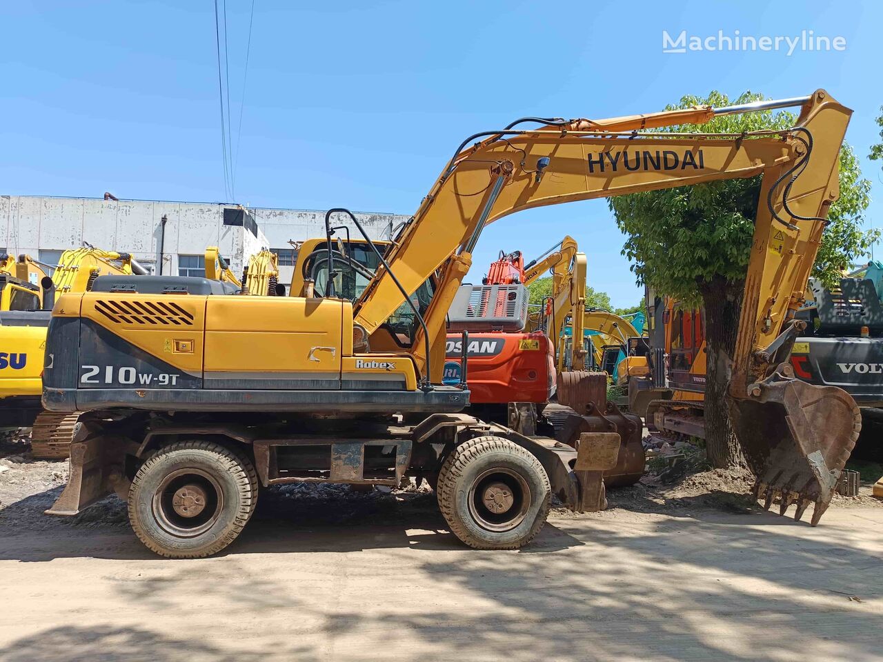 Hyundai R210W-9 tracked excavator