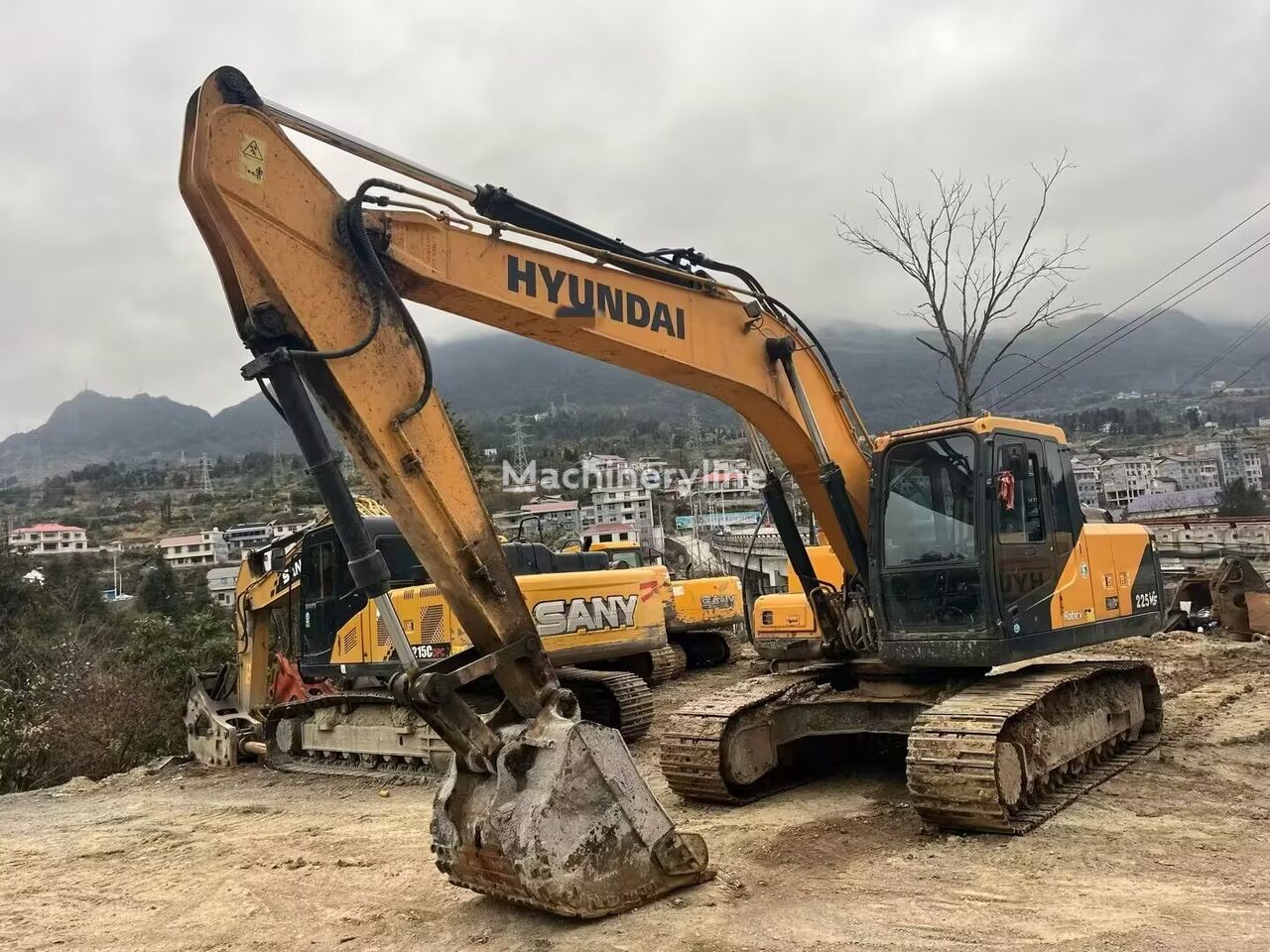 pelle sur chenilles Hyundai R215