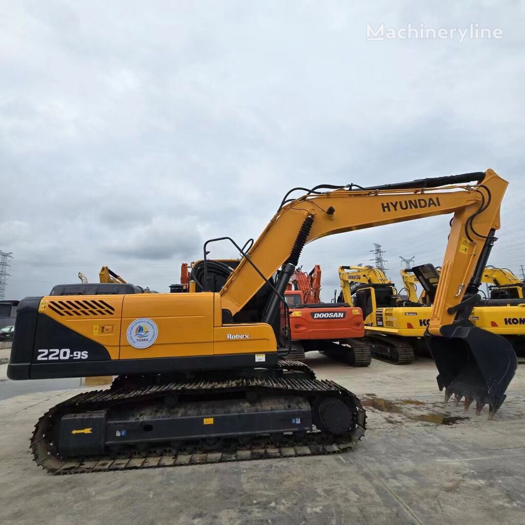 Hyundai R220 tracked excavator - Machineryline