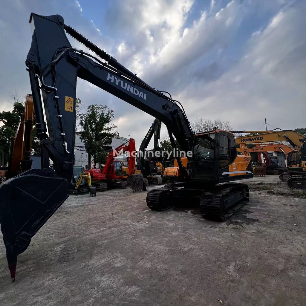 Hyundai R220-9 tracked excavator