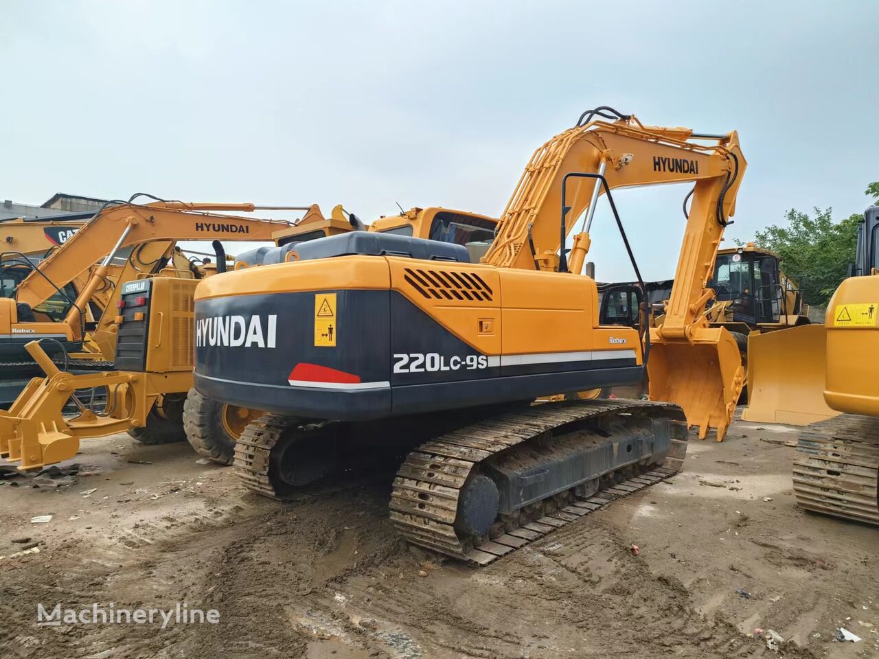 Hyundai R220LC-9S tracked excavator