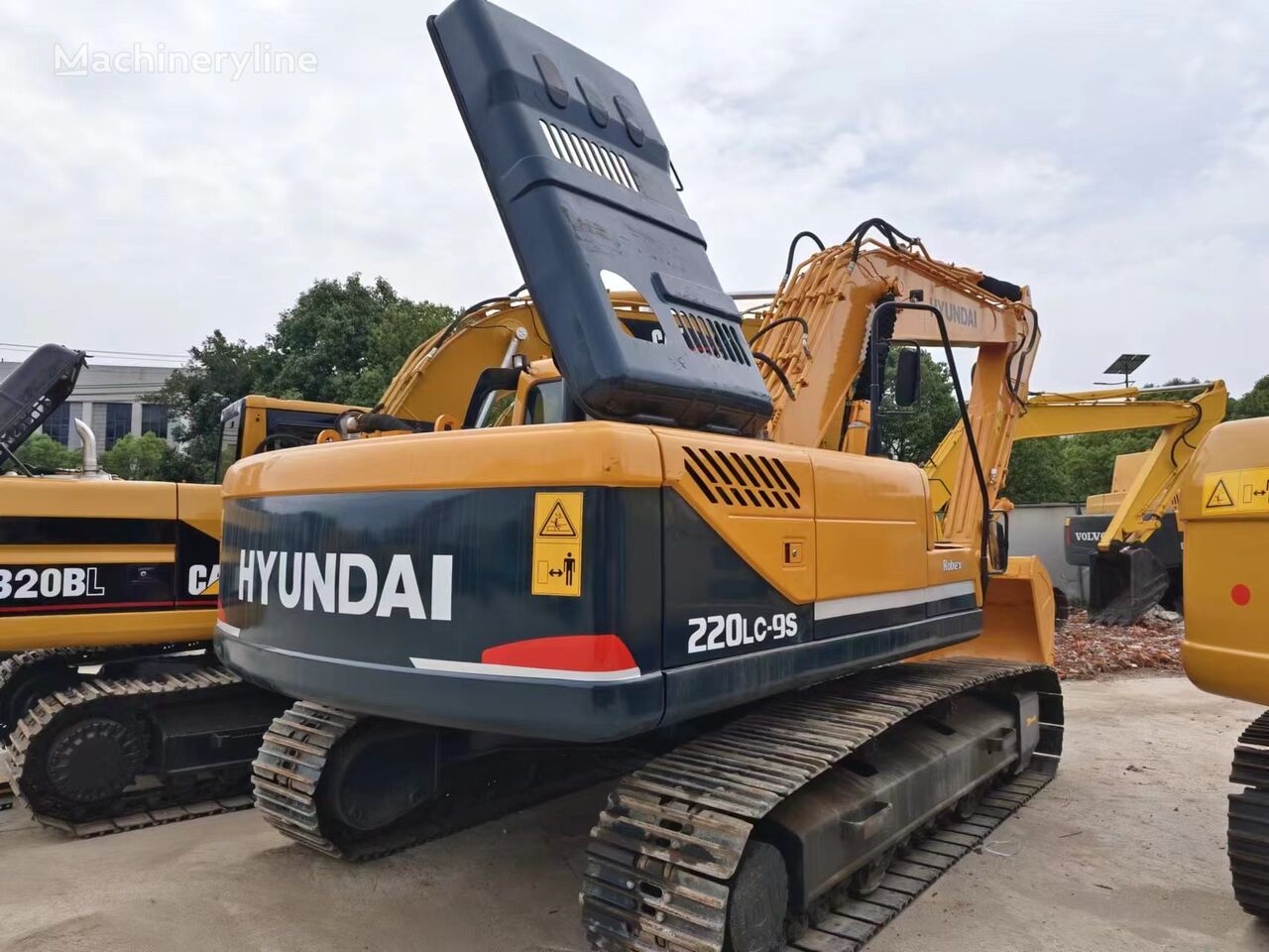 Hyundai R220LC-9S tracked excavator