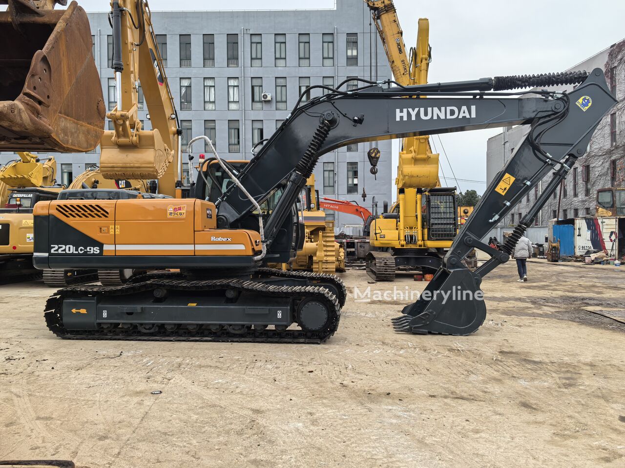 Hyundai R220LC-9S tracked excavator - Machineryline