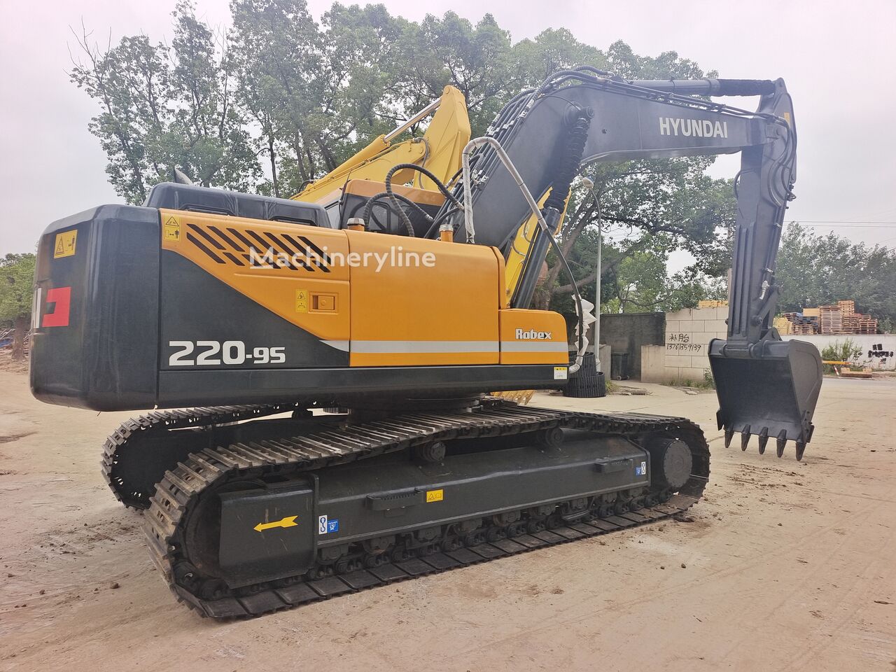 Hyundai R220LC-9S tracked excavator - Machineryline
