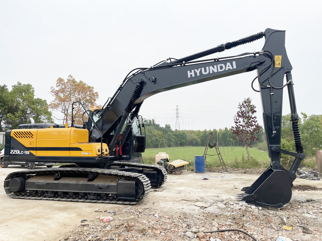 Hyundai R220LC-9S R305 R350 R330 tracked excavator