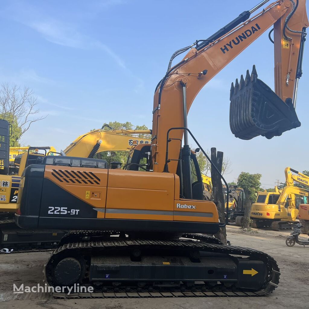 Hyundai R225 tracked excavator